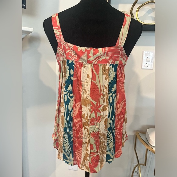 NWT WOMEN’S TOP - Picture 3 of 4